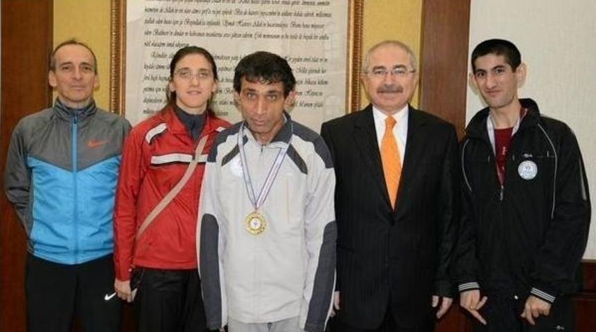 Burhaniyeli &Ouml;zel Sporcuların Vali Ziyareti