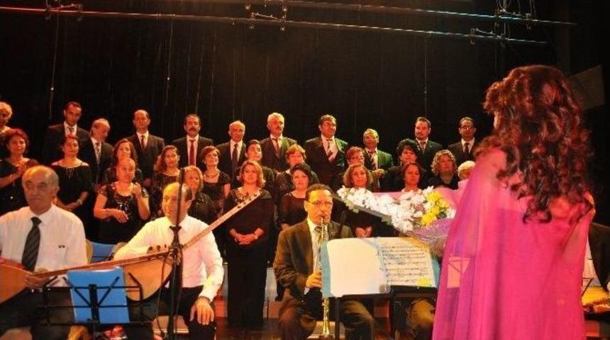 K&ouml;rfez&rsquo;de &Ouml;ğretmenler G&uuml;n&uuml; Konseri B&uuml;y&uuml;ledi