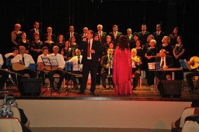 K&ouml;rfez&rsquo;de &Ouml;ğretmenler G&uuml;n&uuml; Konseri B&uuml;y&uuml;ledi 1