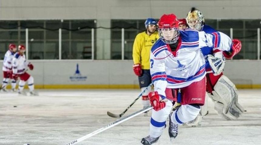 İzmirli Hokeyciler Gol Olup Yağdı