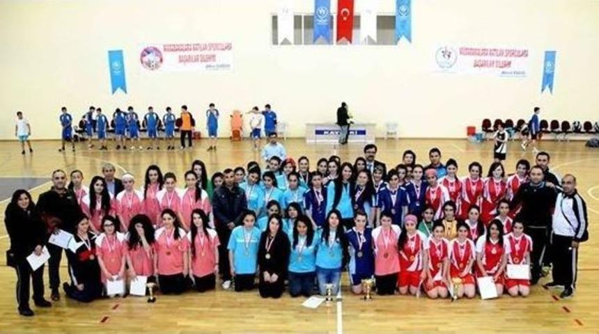 Okullar Arası Hentbol Turnuvası&rsquo;nda Kupalar Sahiplerini Buldu