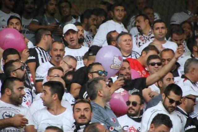 Beşiktaşlı Taraftarlar Balon Uçurdu