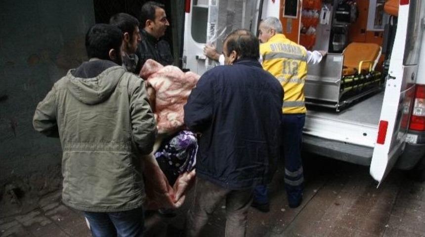 Madde Bağımlısı Koca Eşini Bı&ccedil;akladı