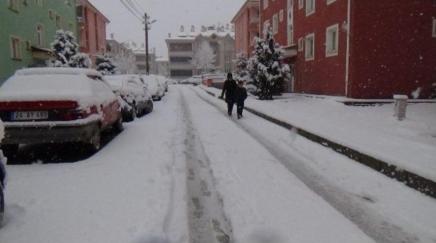 Erzincan&rsquo;da Eğitime Cuma G&uuml;n&uuml;de Ara Verildi