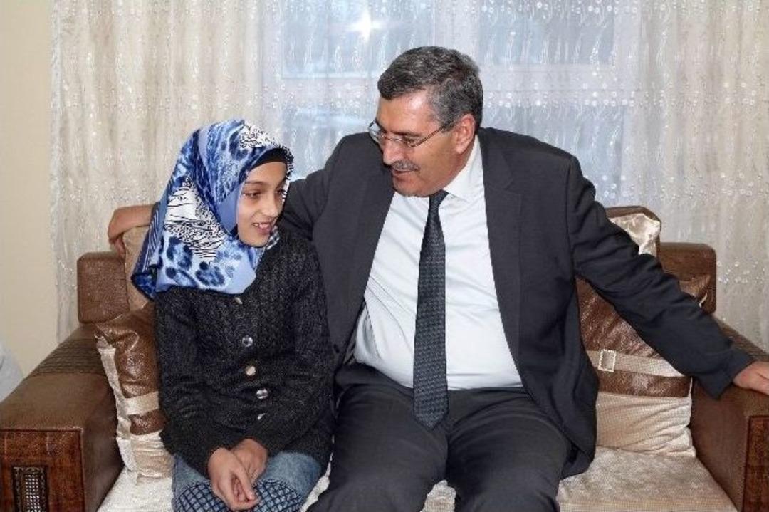 M&uuml;d&uuml;r Dursun, &Ouml;ğrenci Ailelerini Evlerinde Ziyaret Etti