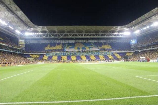Fenerbahçeli Taraftarların Maç Öncesi Koreografisi (Fotoğraflar)