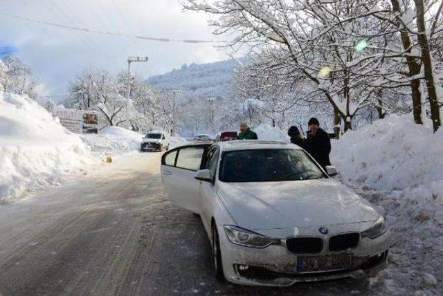 Kartepe'de Elektrik Kesintisi Nedeniyle Kayak Pistleri Kapandı