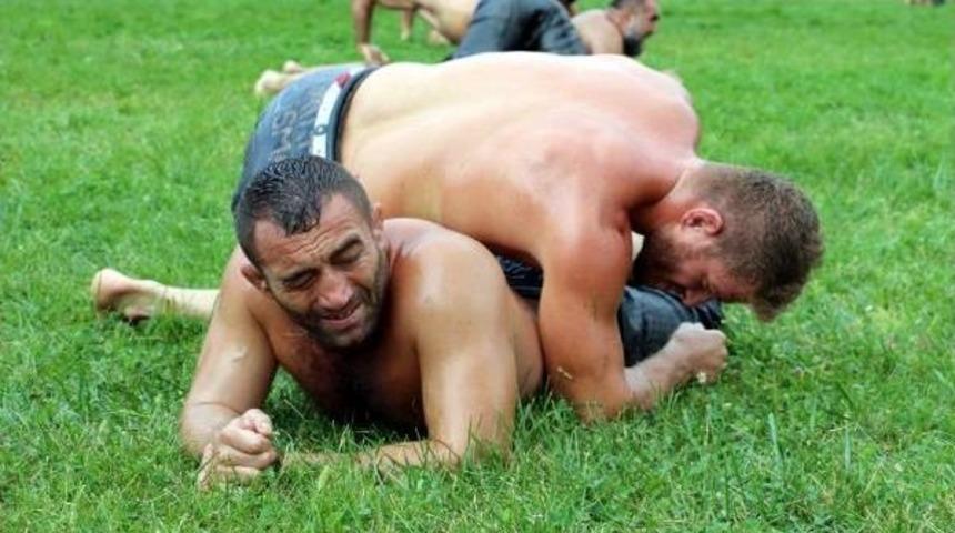 Alaplı Yağlı G&uuml;reşleri'nin Başpehlivanı İsmail Balaban Oldu