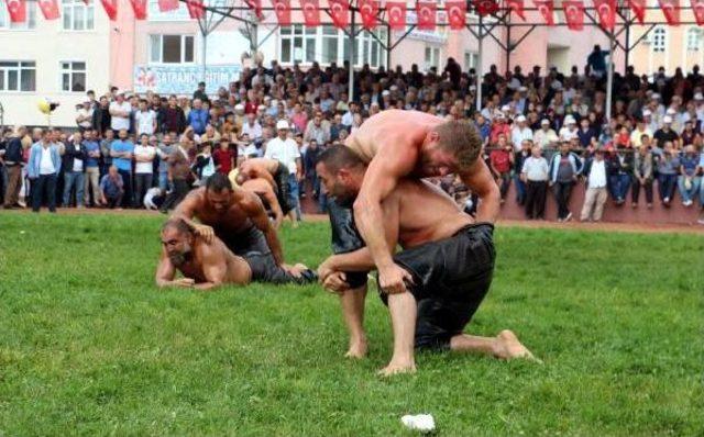 Alaplı Yağlı Güreşleri'nin Başpehlivanı İsmail Balaban Oldu