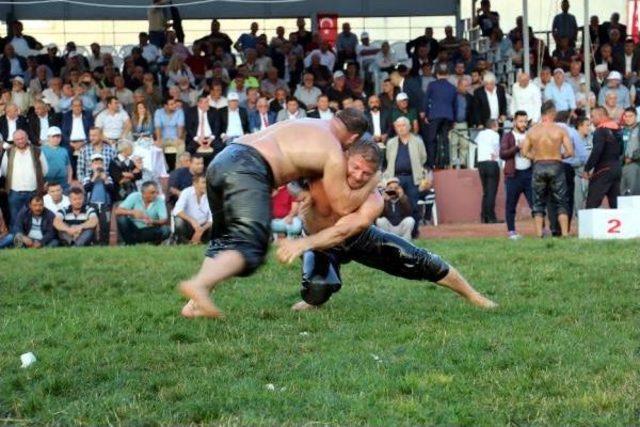 Alaplı Yağlı Güreşleri'nin Başpehlivanı İsmail Balaban Oldu