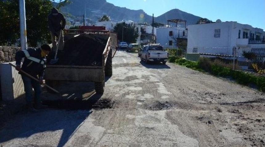 Belediye Bozuk Yolların Tamiri İ&ccedil;in Seferber Oldu