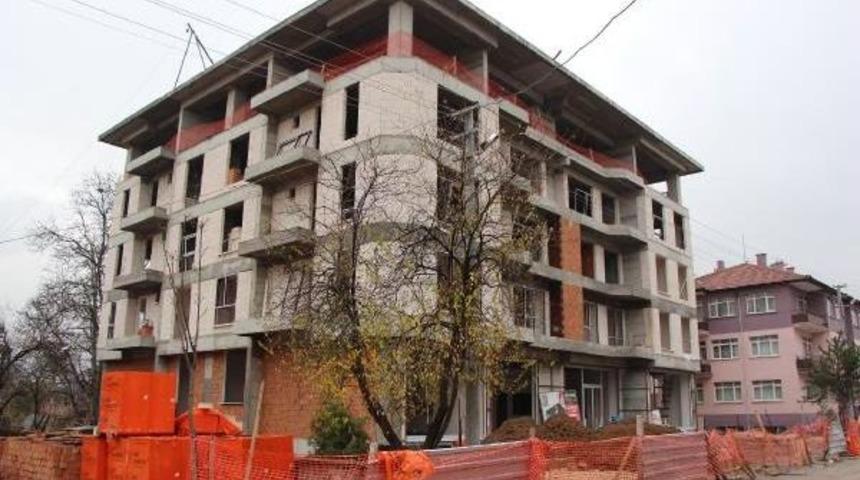 4 KATLI İNŞAATIN ÇATISINDAN DÜŞEN İŞÇİ ÖLDÜ