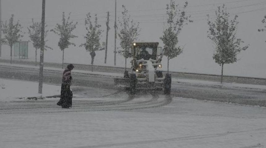 Meram Belediyesi Kar Mesaisine Başladı