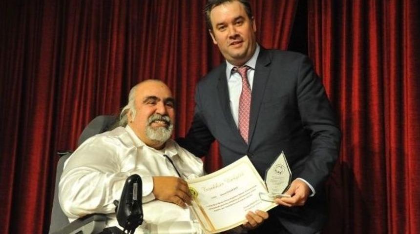 Buca&rsquo;da &rsquo;&rsquo;beyaz Baston Haftası&rsquo;na &Ouml;zel Tiyatro