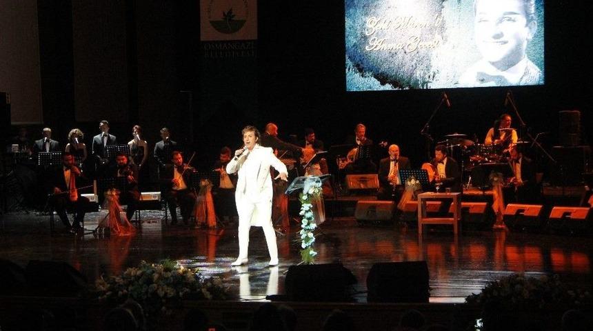 Zeki M&uuml;ren Bursa&rsquo;da Şarkılarıyla Anıldı