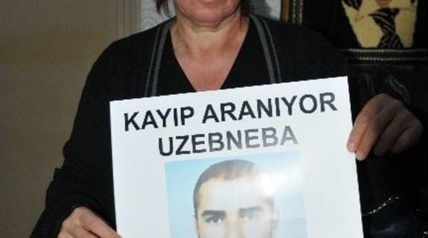 Kayıp Oğlunu Bastırdığı Afişlerle Arıyor