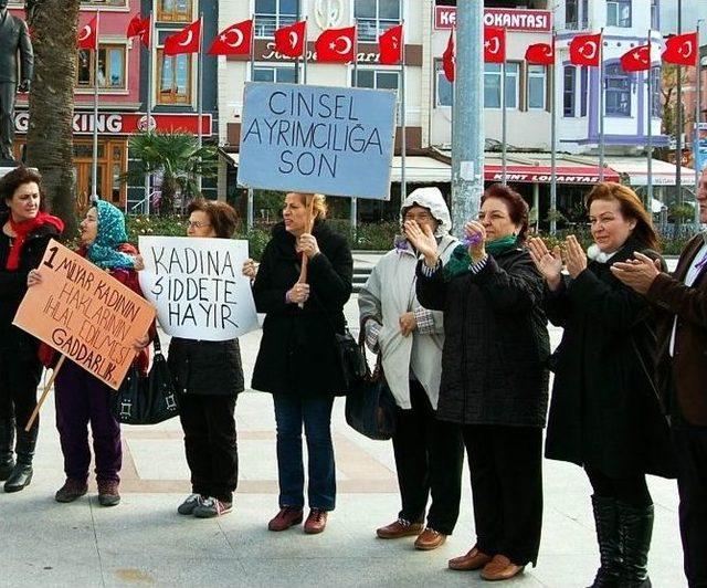 Bandırma’daki Kadınlar Şiddete Karşı Toplandı 1