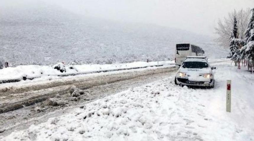 AKSEKİ'DE KAR 30 SANTİMİ BULDU (2)