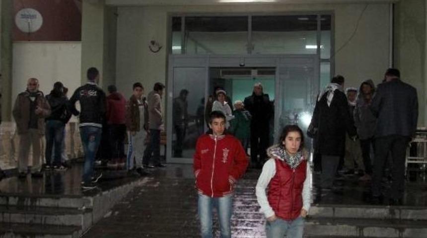 Silopi'de Merdiven Korkulukları Devrildi: 10 &Ouml;ğrenci Yaralı