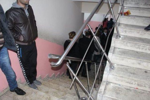Silopi de Merdiven Korkulukları Devrildi: 10 &Ouml;ğrenci Yaralı 2