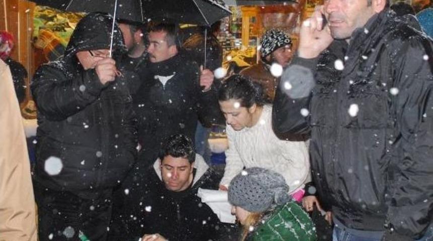 Y&ouml;nlendirmeye &Ccedil;alıştığı Kamyonet &Ccedil;arptı