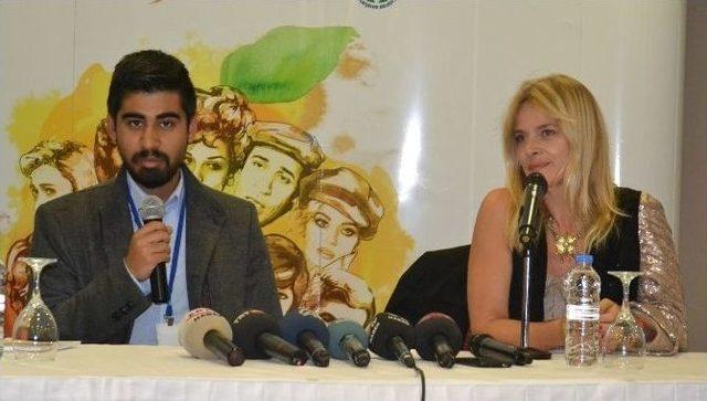 Nastassja Kinski, Basın Toplantısını D&uuml;zenledi 1