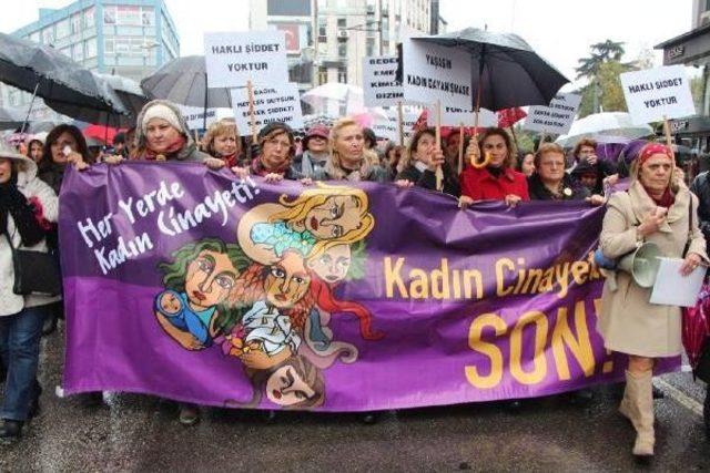 KADIKÖY'DE KADINA YÖNELİK ŞİDDET PROTESTO EDİLDİ
