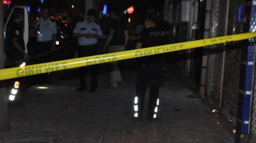 Kafeteryada Silahlı Kavga: 1 &Ouml;l&uuml;, 1 Yaralı