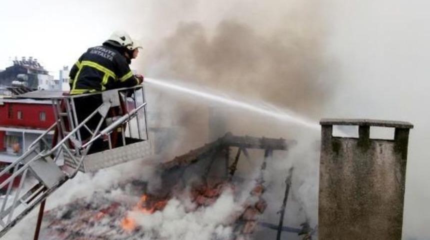 ANTALYA'DA KORKUTAN YANGIN