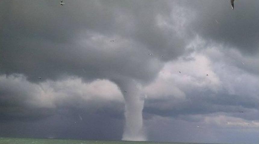 (&ouml;zel Haber) A&ccedil;ık Denizde Hortum Dehşeti