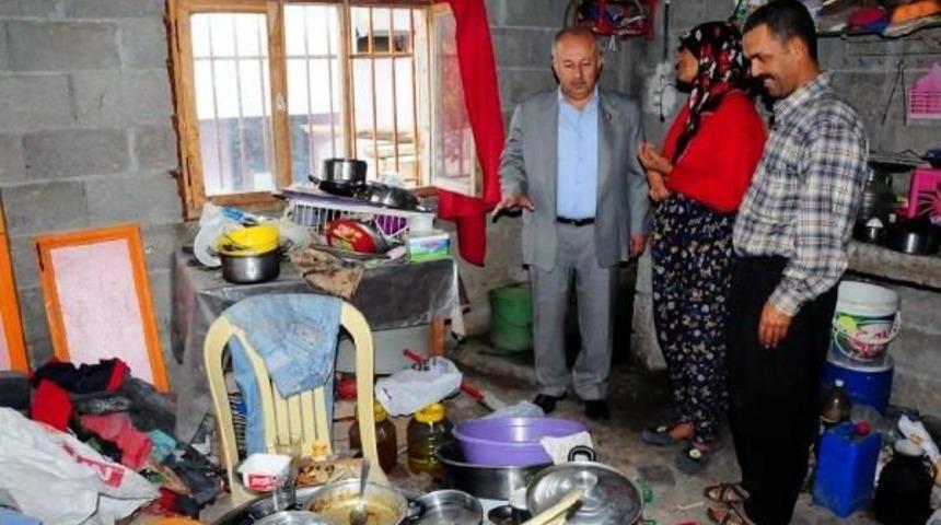 AİLEYE YARDIMA GİTTİLER '&Ccedil;&Ouml;P EV' İLE KARŞILAŞTILAR