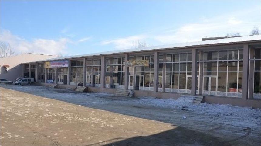 Y&uuml;ksekova İl&ccedil;esi Yeni Sebze Ve Meyve Haline Kavuştu