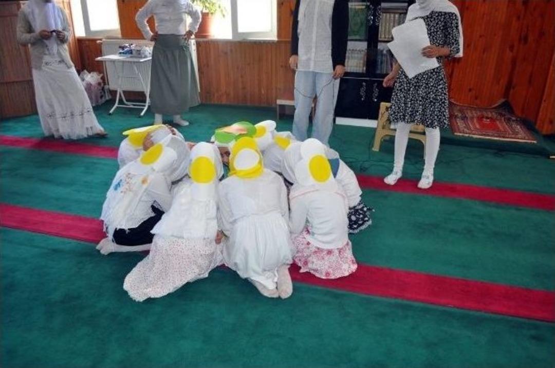 Cami &Ouml;ğrencilerinden Yardımlaşma Tiyatrosu