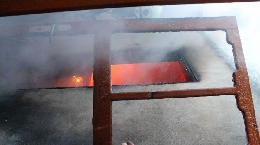 Fethiye&rsquo;de Erzak Deposu Yandı