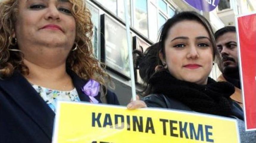 KADINA ŞİDDETE KARŞI, D&Ouml;VİZLİ PROTESTO