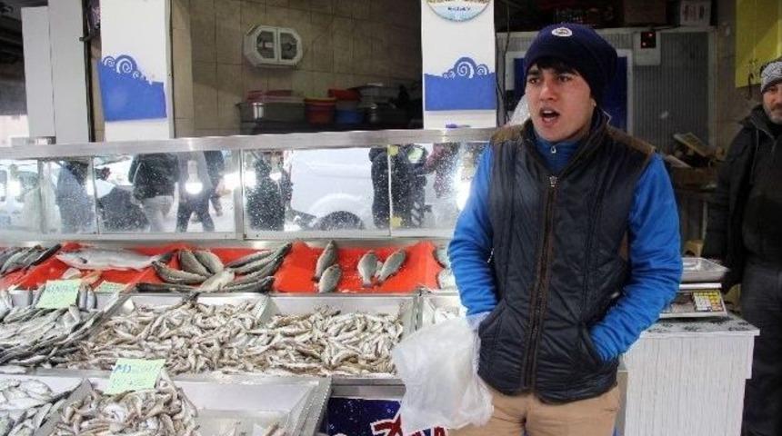 Bartın&rsquo;da Kar Yağışı Balık Fiyatlarını Etkiledi