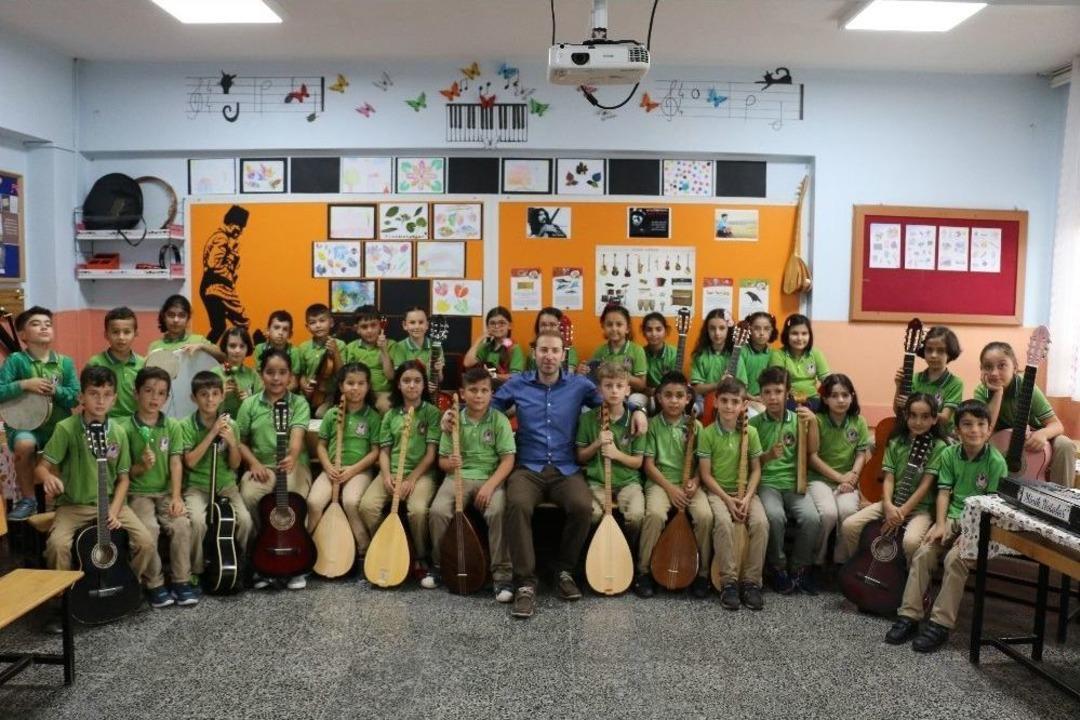 (&ouml;zel Haber) Bu Sınıfta Herkes En Az İki Enstr&uuml;man &Ccedil;alabiliyor