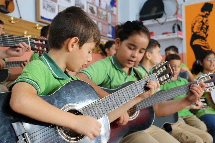 (özel Haber) Bu Sınıfta Herkes En Az İki Enstrüman Çalabiliyor G2