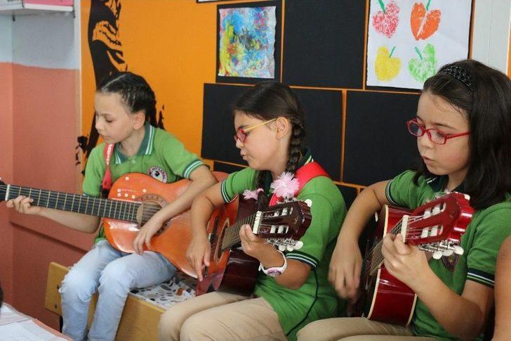 (özel Haber) Bu Sınıfta Herkes En Az İki Enstrüman Çalabiliyor G3