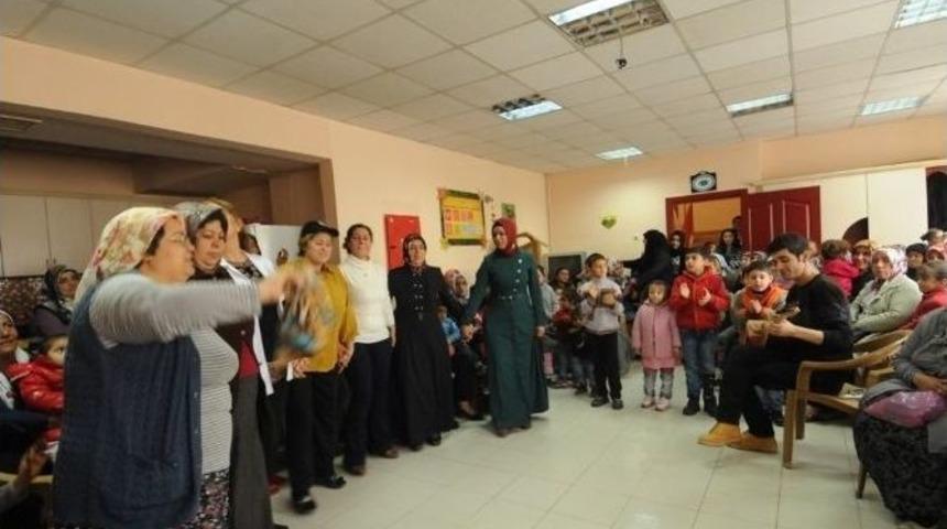 Kadınlar, Kendilerine Y&ouml;nelik Şiddeti Tiyatroyla Anlattı