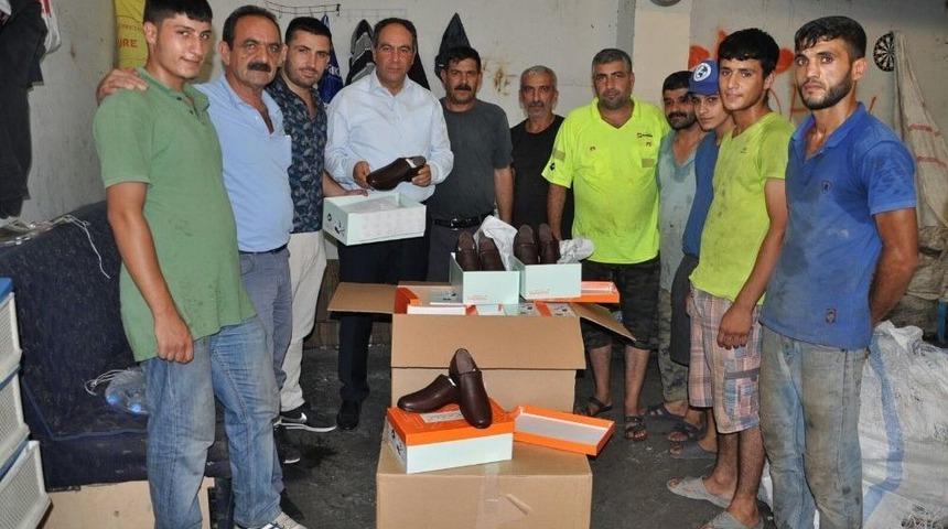 Çocuk Ve Gençlere 100 Çift Ayakkabı