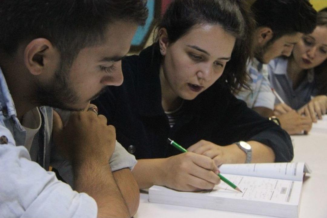 G&ouml;n&uuml;ll&uuml; Gen&ccedil;lerden Bedava Dershane Hizmeti