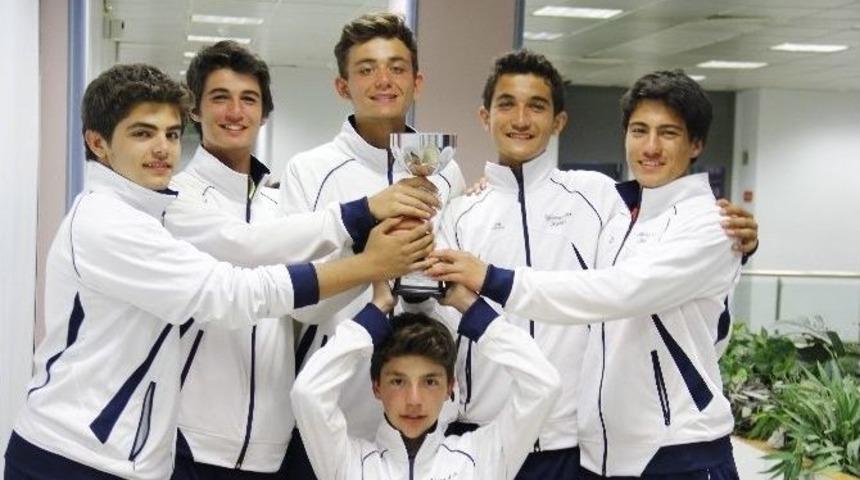 İzmir Yamanlar Koleji Teniste T&uuml;rkiye Şampiyonu