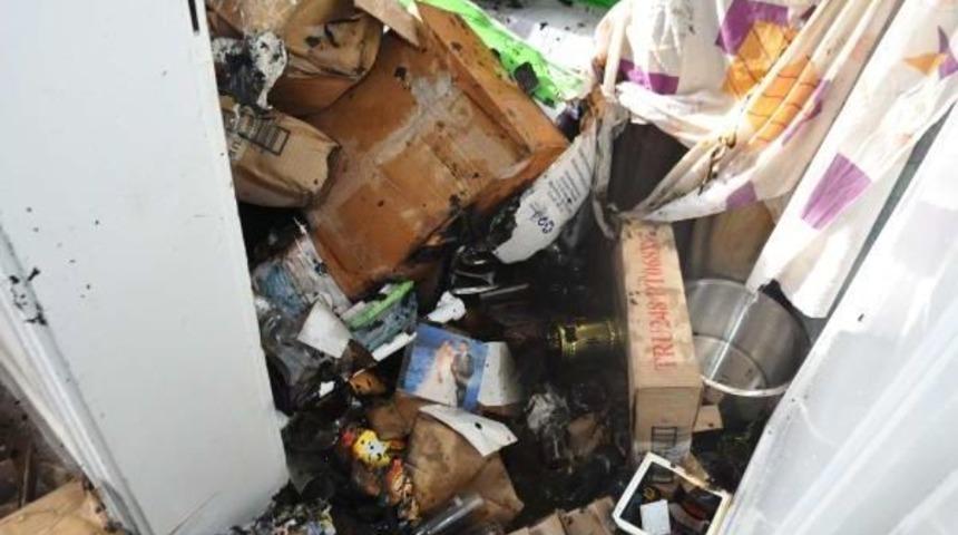 EVDE &Ccedil;IKAN YANGINDA 2 KİŞİ DUMANDAN ETKİLENDİ