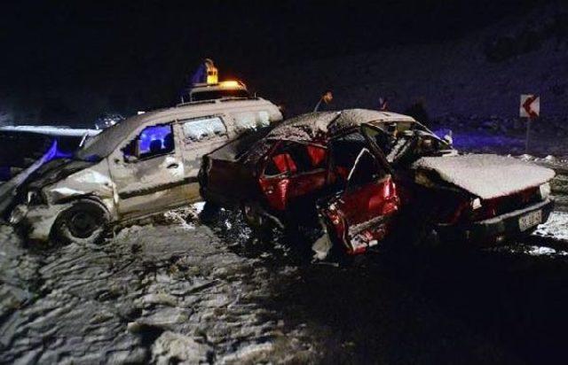 Siirt'te Iki Otomobil Çarpıştı:1 Ölü, 6 Yaralı