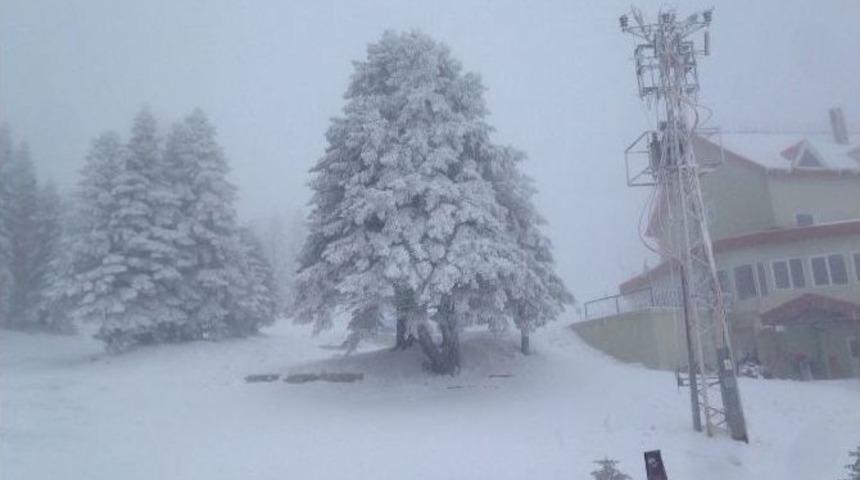 Uludağ&rsquo;da G&uuml;n&uuml;birlik&ccedil;ilerin Kar Keyfi