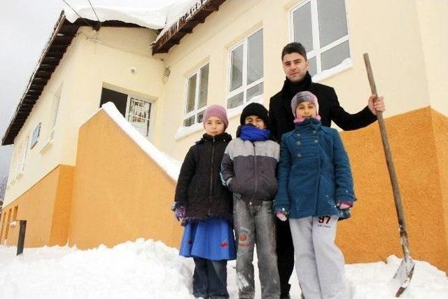 (özel Haber) Bu Da Batının Fedakar Öğretmeni 1