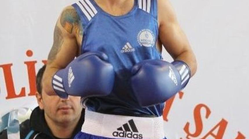 Kocaelili Boks&ouml;r Sel&ccedil;uk, Fransa&rsquo;da Ringe &Ccedil;ıkıyor