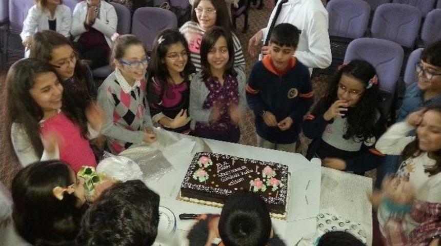 &Ouml;ğrencilerden &Ouml;ğretmenler G&uuml;n&uuml; S&uuml;rprizi