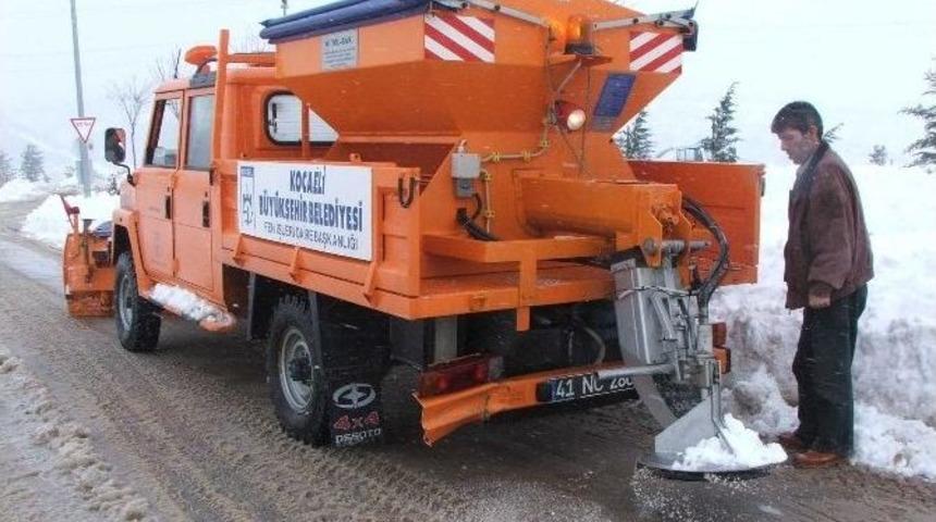 Kocaeli&rsquo;de Yollara 5 Bin Ton Tuz Atıldı